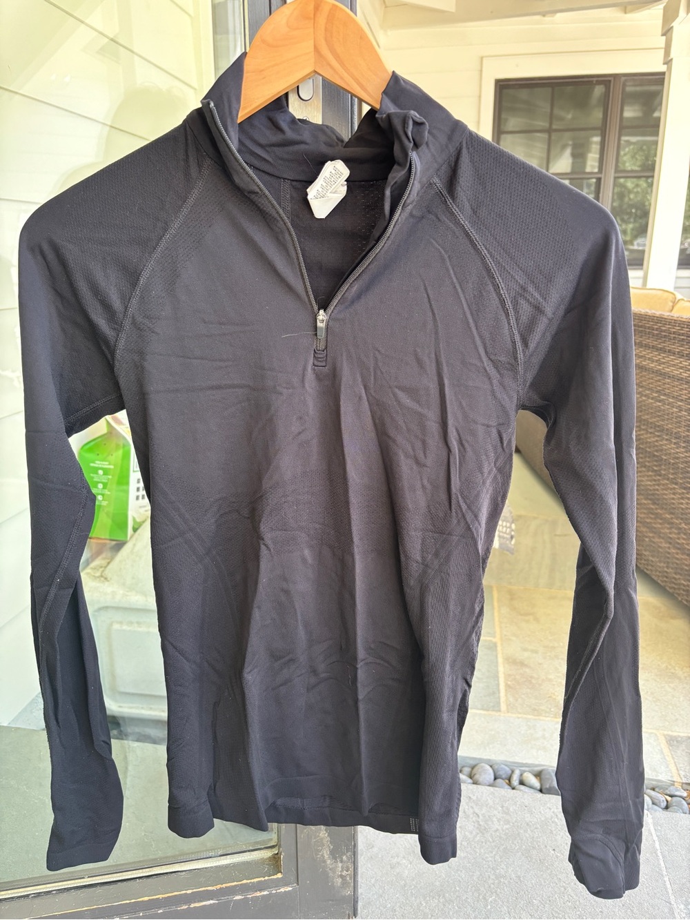 Athleta Momentum Seamless Half Zip top in black size XS